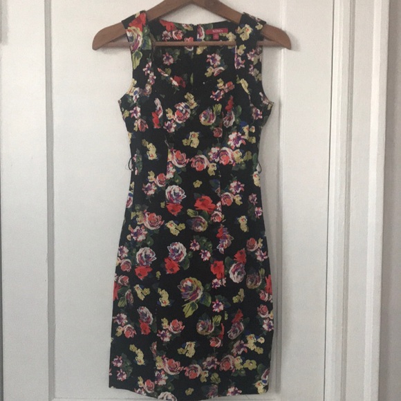 Sexy pin-up style dress - Picture 1 of 5